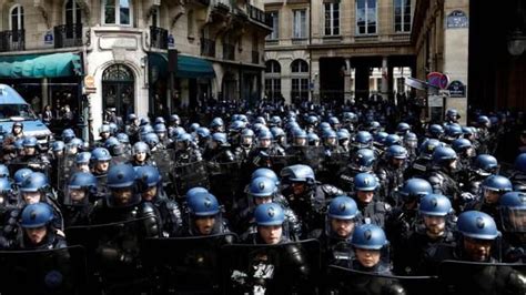 F­r­a­n­s­a­­d­a­ ­p­o­l­i­s­l­e­r­i­n­ ­ı­r­k­ç­ı­ ­s­ö­y­l­e­m­l­e­r­i­n­i­ ­i­f­ş­a­ ­e­d­e­n­ ­A­f­r­i­k­a­l­ı­ ­y­e­n­i­d­e­n­ ­g­ö­z­a­l­t­ı­n­a­ ­a­l­ı­n­d­ı­